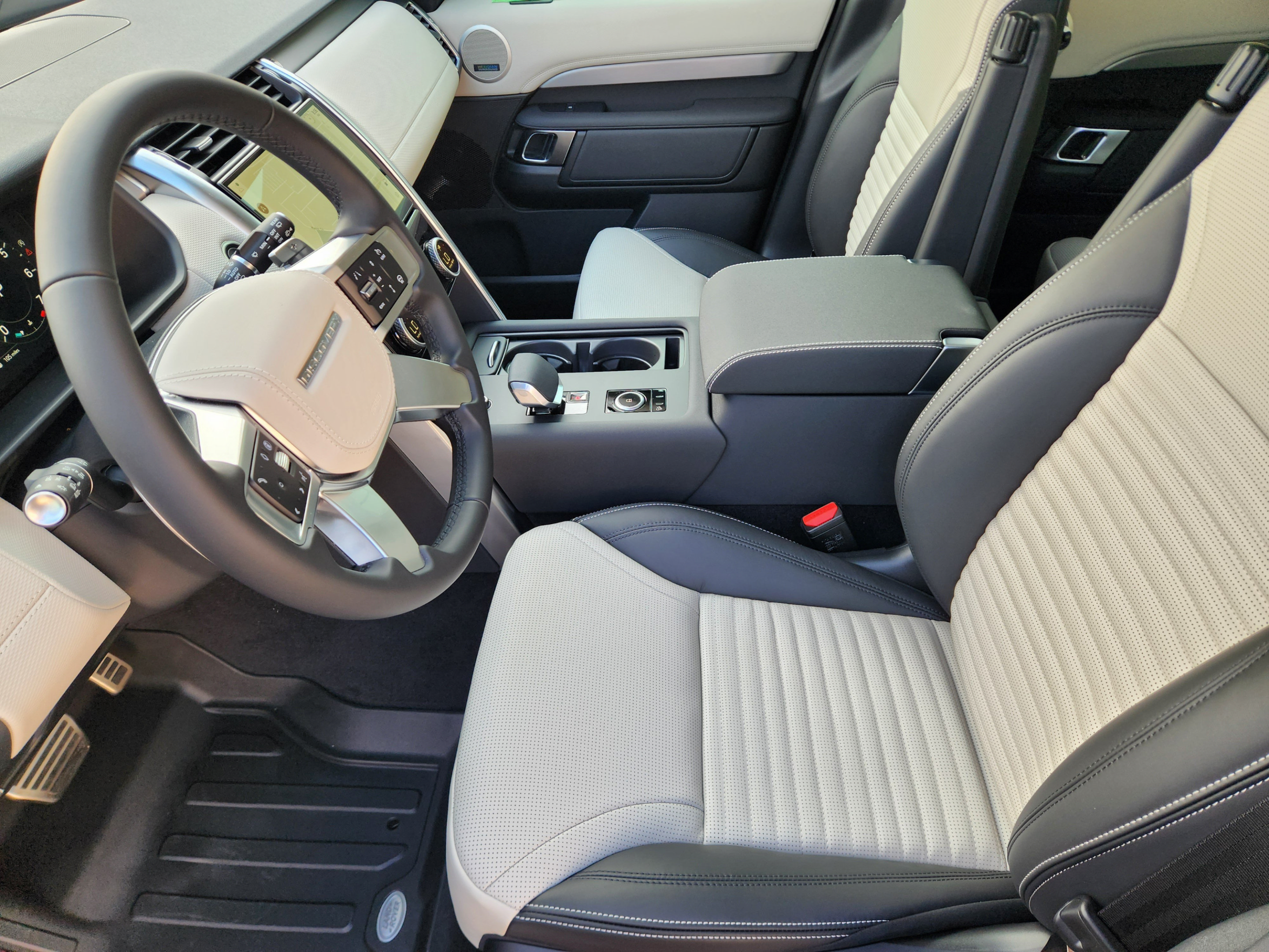 New 2026 Land Rover Discovery Limited Edition AWD/4WD image 8