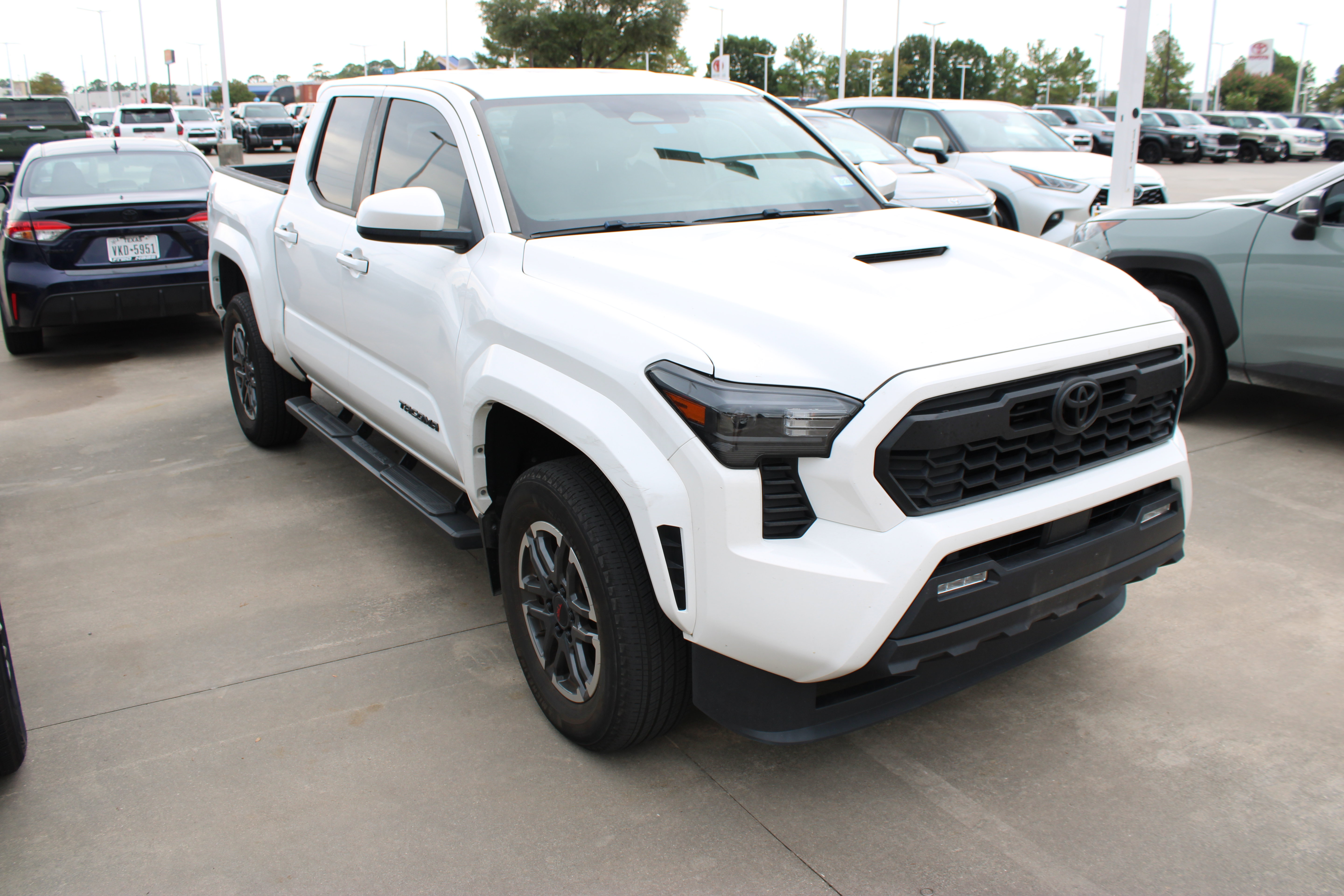 Used 2024 Toyota Tacoma TRD Sport RWD image 2