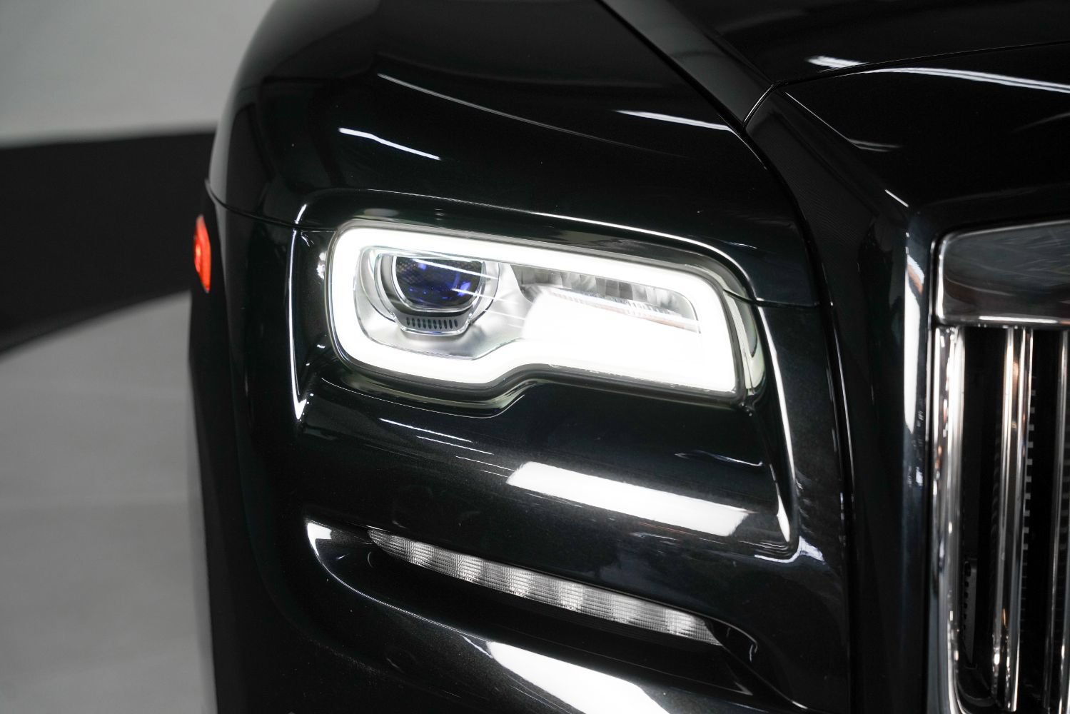 Used 2019 Rolls-Royce Dawn RWD image 12