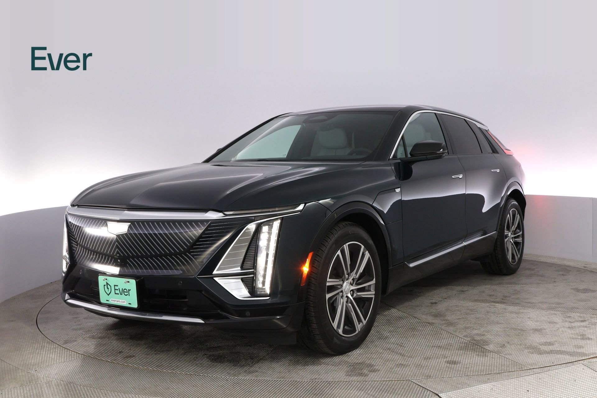 Used 2024 Cadillac Lyriq Luxury image 2