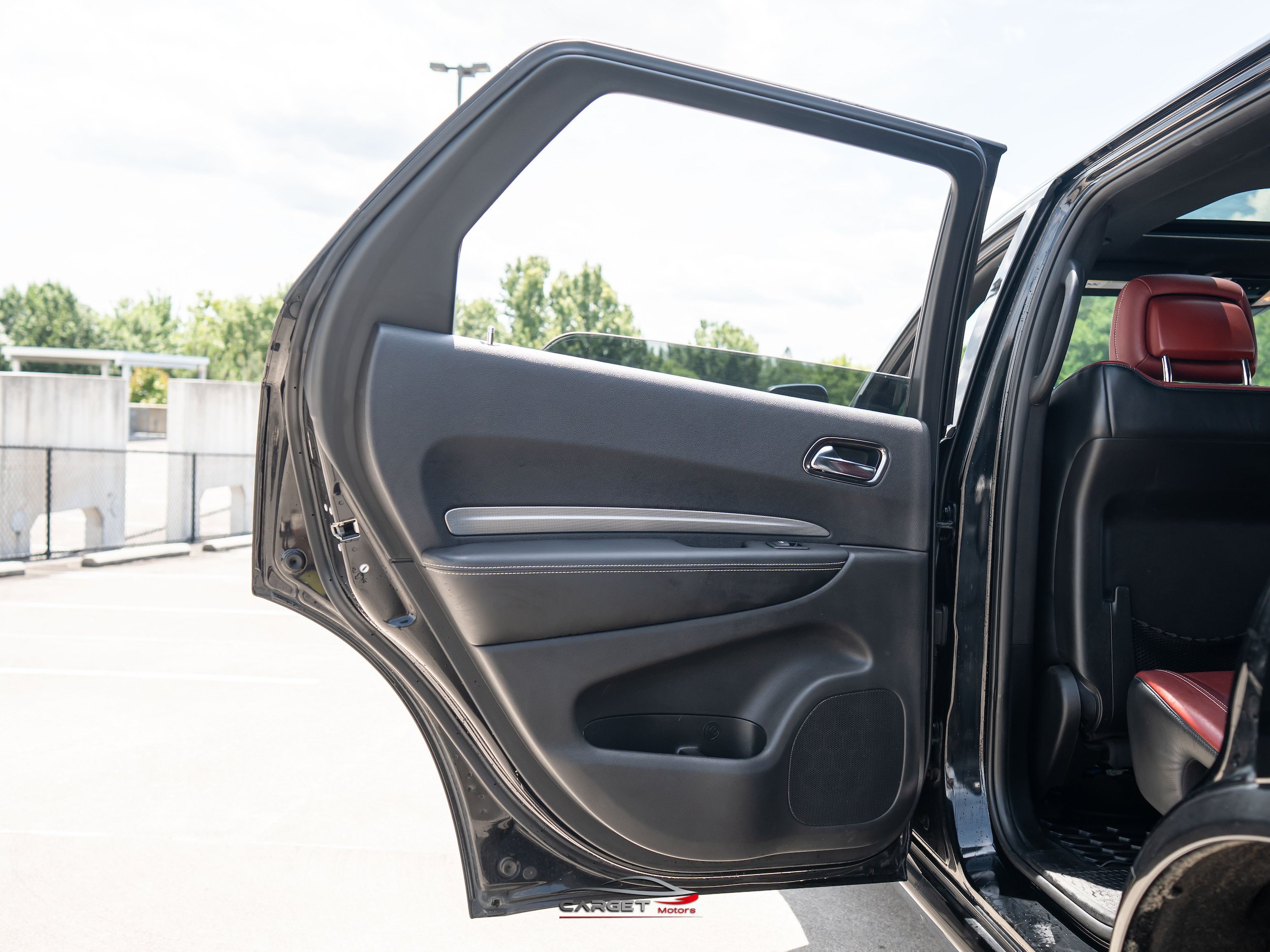 Used 2018 Dodge Durango SRT w/ Technology Group AWD/4WD image 46
