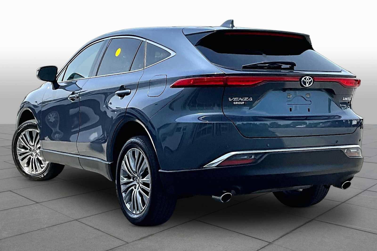 Used 2024 Toyota Venza Limited AWD/4WD image 12