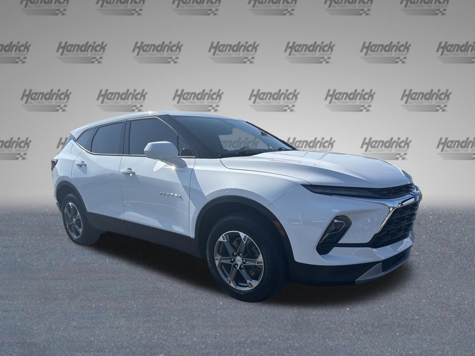 Used 2023 Chevrolet Blazer LT FWD image 2
