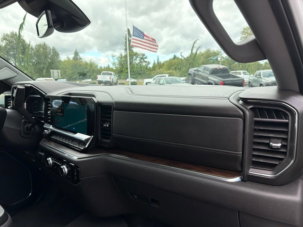 Used 2025 GMC Sierra 1500 SLT AWD/4WD image 28