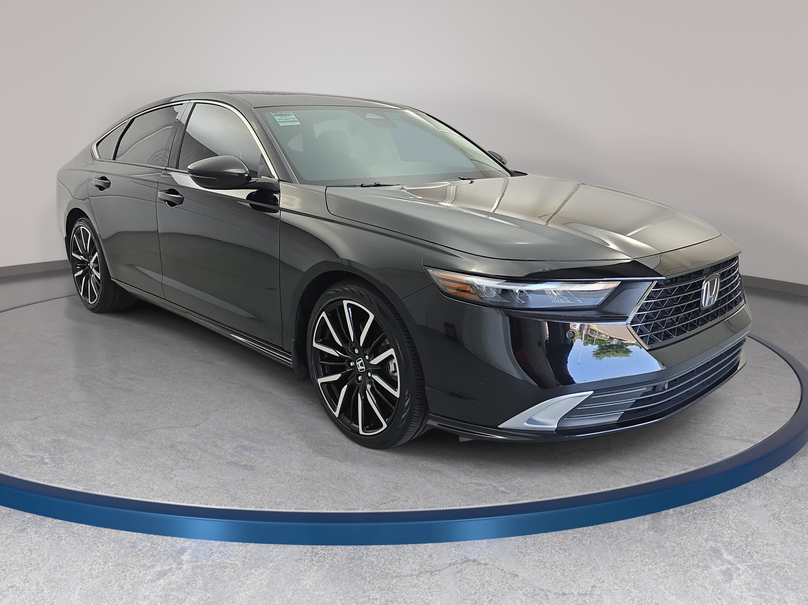 Used 2024 Honda Accord Touring image 3