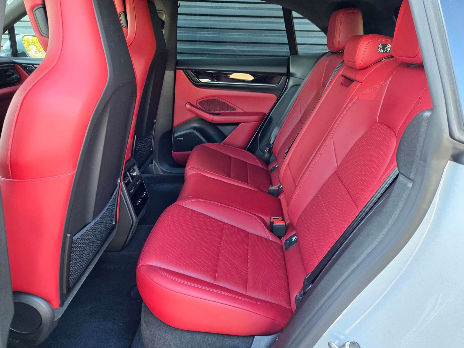 Certified 2025 Porsche Macan 4 Electric AWD/4WD image 19