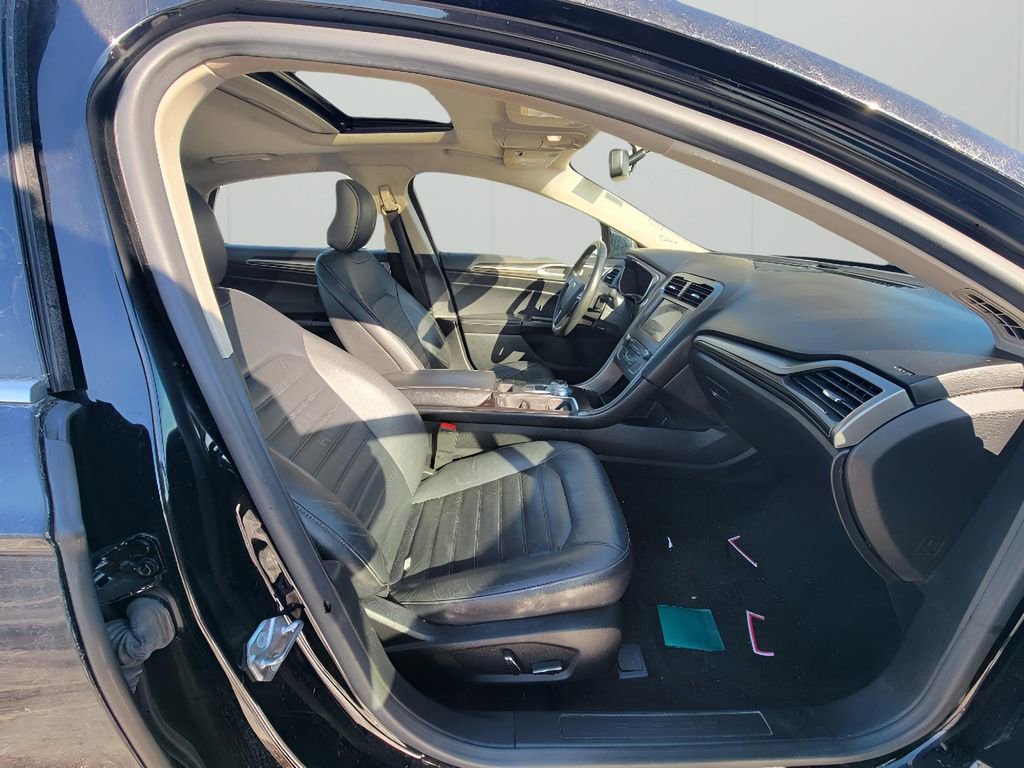 Used 2017 Ford Fusion SE w/ Fusion SE Technology Package image 33