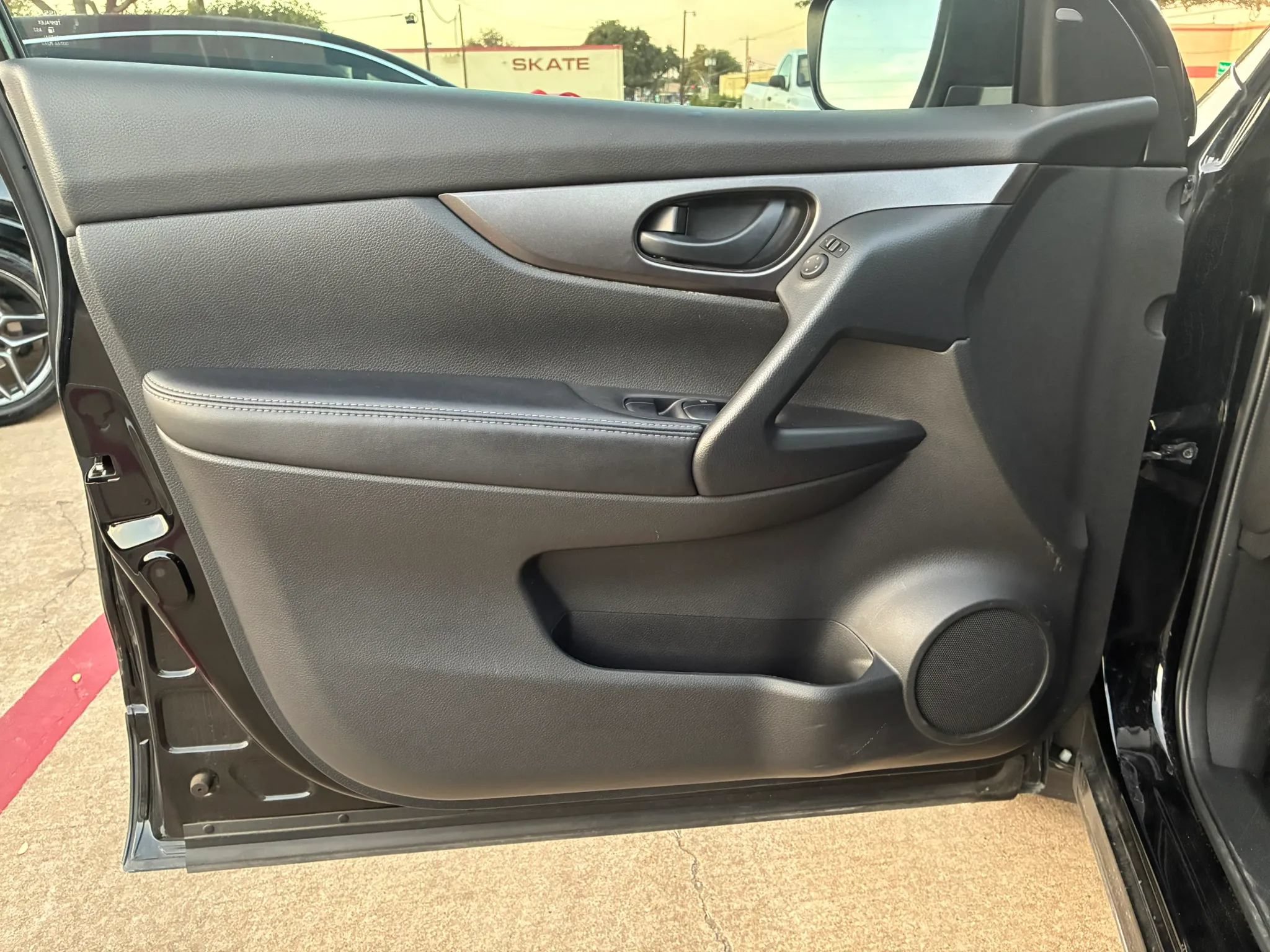 Used 2020 Nissan Rogue Sport S FWD image 9