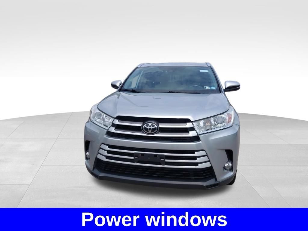 Used 2019 Toyota Highlander XLE AWD/4WD image 3