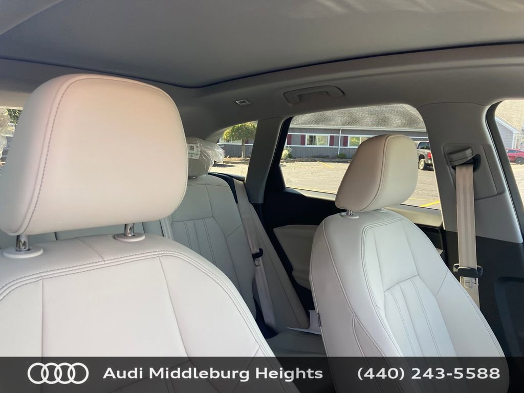 Used 2025 Audi Q5 Premium w/ Convenience Package image 24