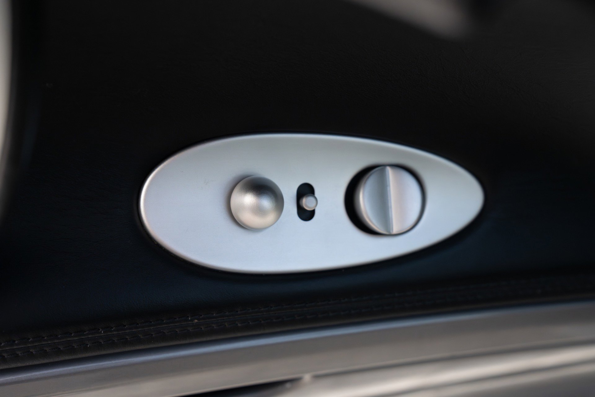 Used 2002 BMW Z8 RWD image 21