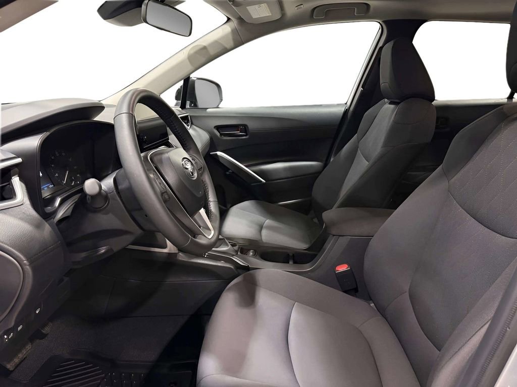 Used 2025 Toyota Corolla Cross LE AWD/4WD image 19