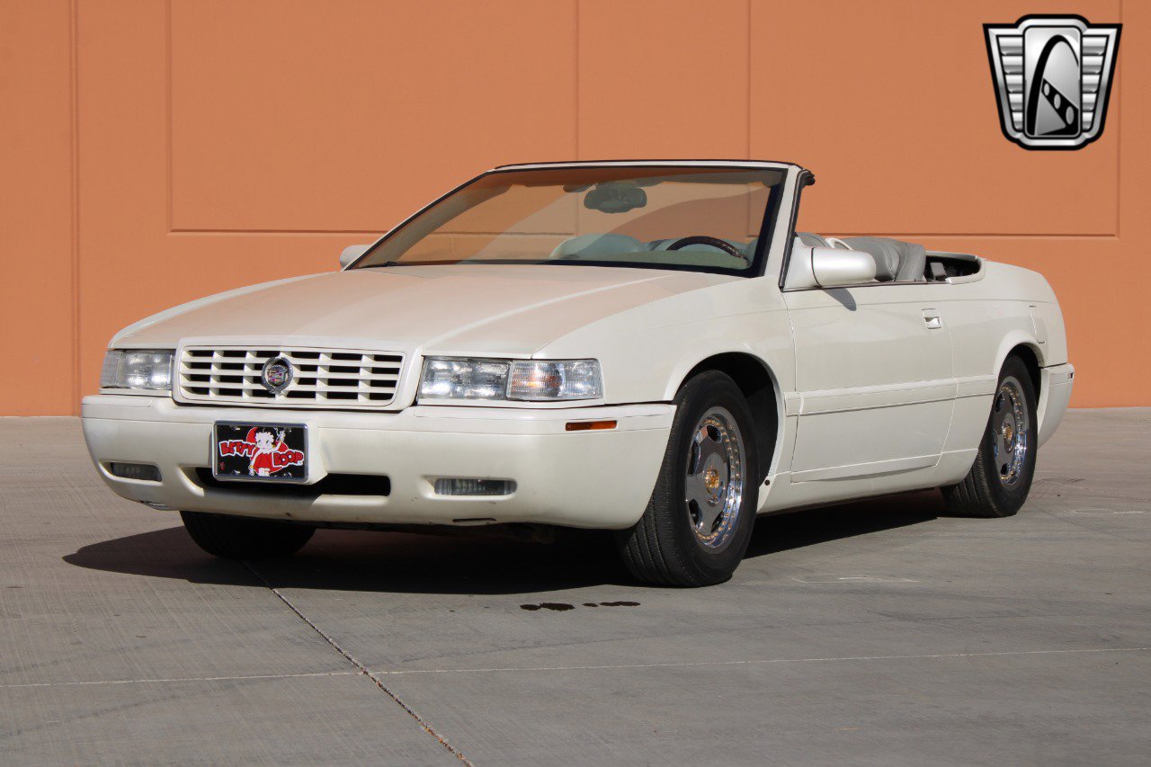 Used 2002 Cadillac Eldorado Touring w/ Preffered Equipment Group image 3