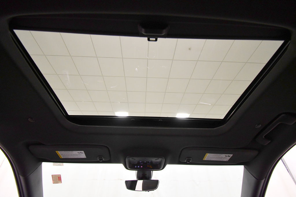 Used 2023 Chevrolet Traverse High Country AWD/4WD image 16