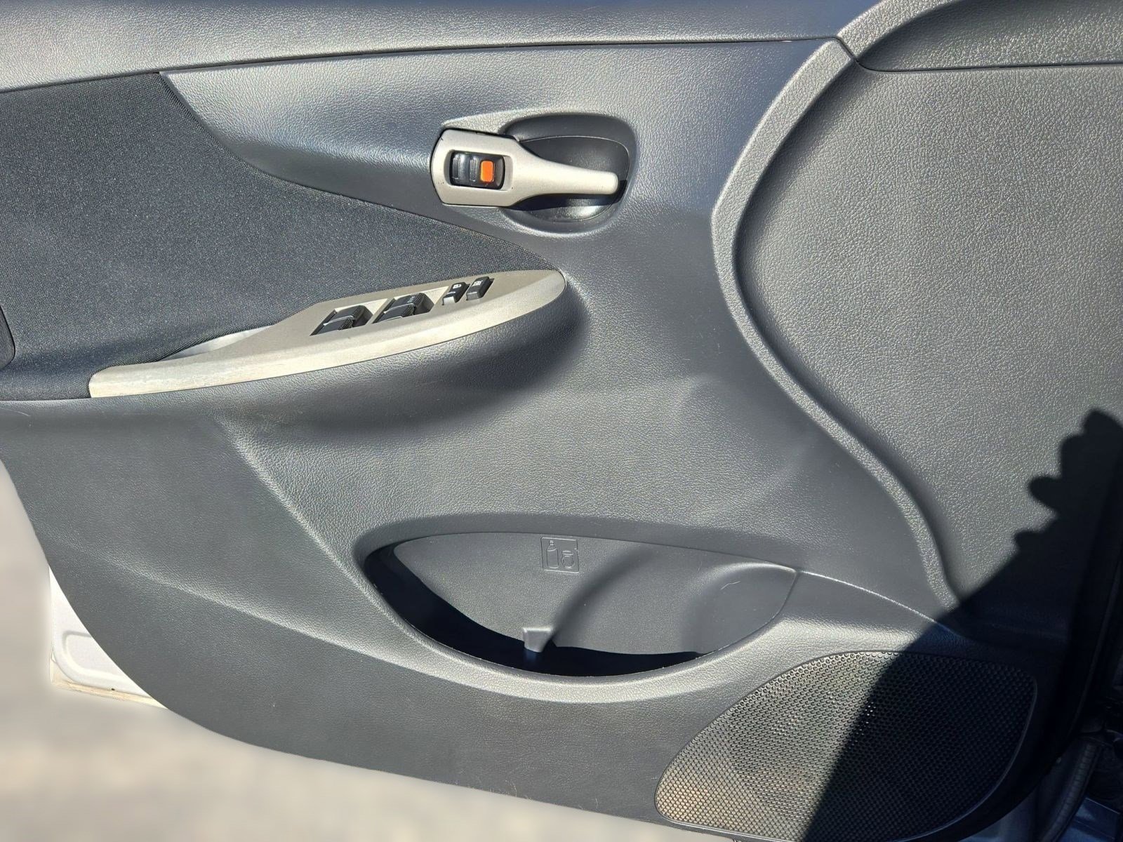 Used 2011 Toyota Corolla LE image 21