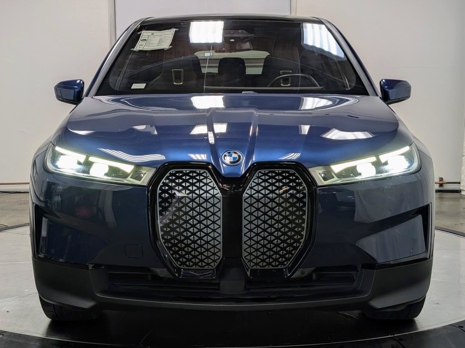 Used 2024 BMW iX xDrive50 w/ Premium Package AWD/4WD image 3
