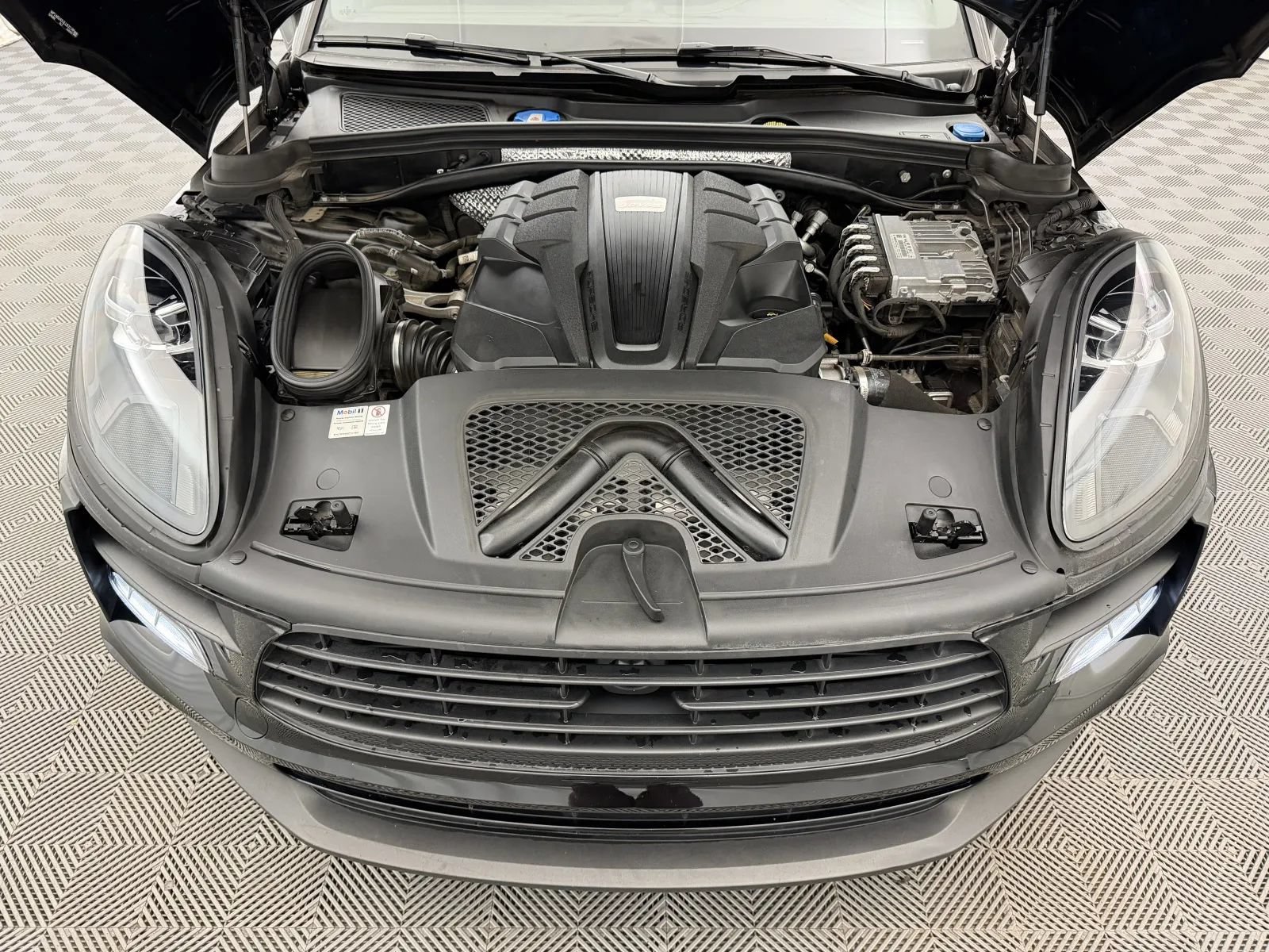 Used 2020 Porsche Macan S AWD/4WD image 38