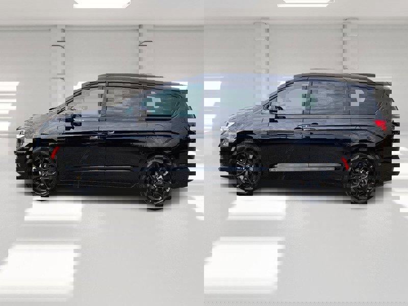 New 2026 Chrysler Pacifica Select w/ S Appearance Package image 2