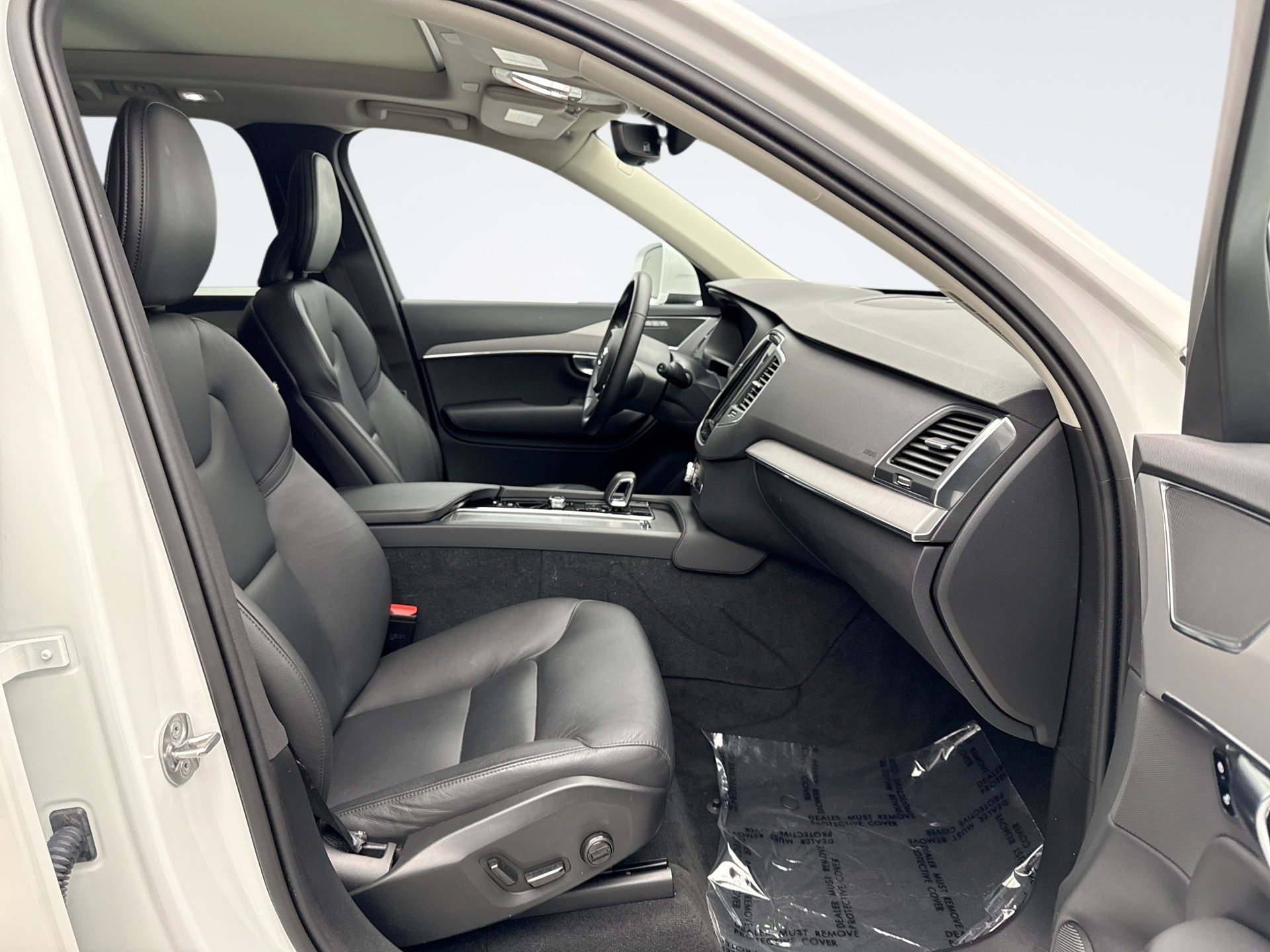 Used 2025 Volvo XC90 B5 Core image 18