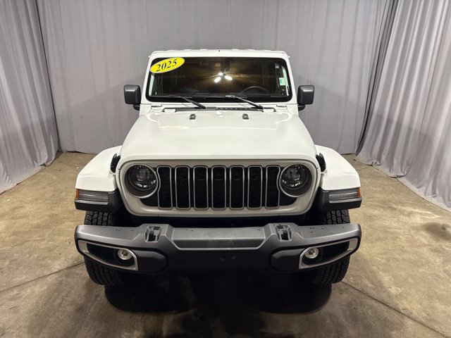 Used 2025 Jeep Wrangler Unlimited Sahara AWD/4WD image 5