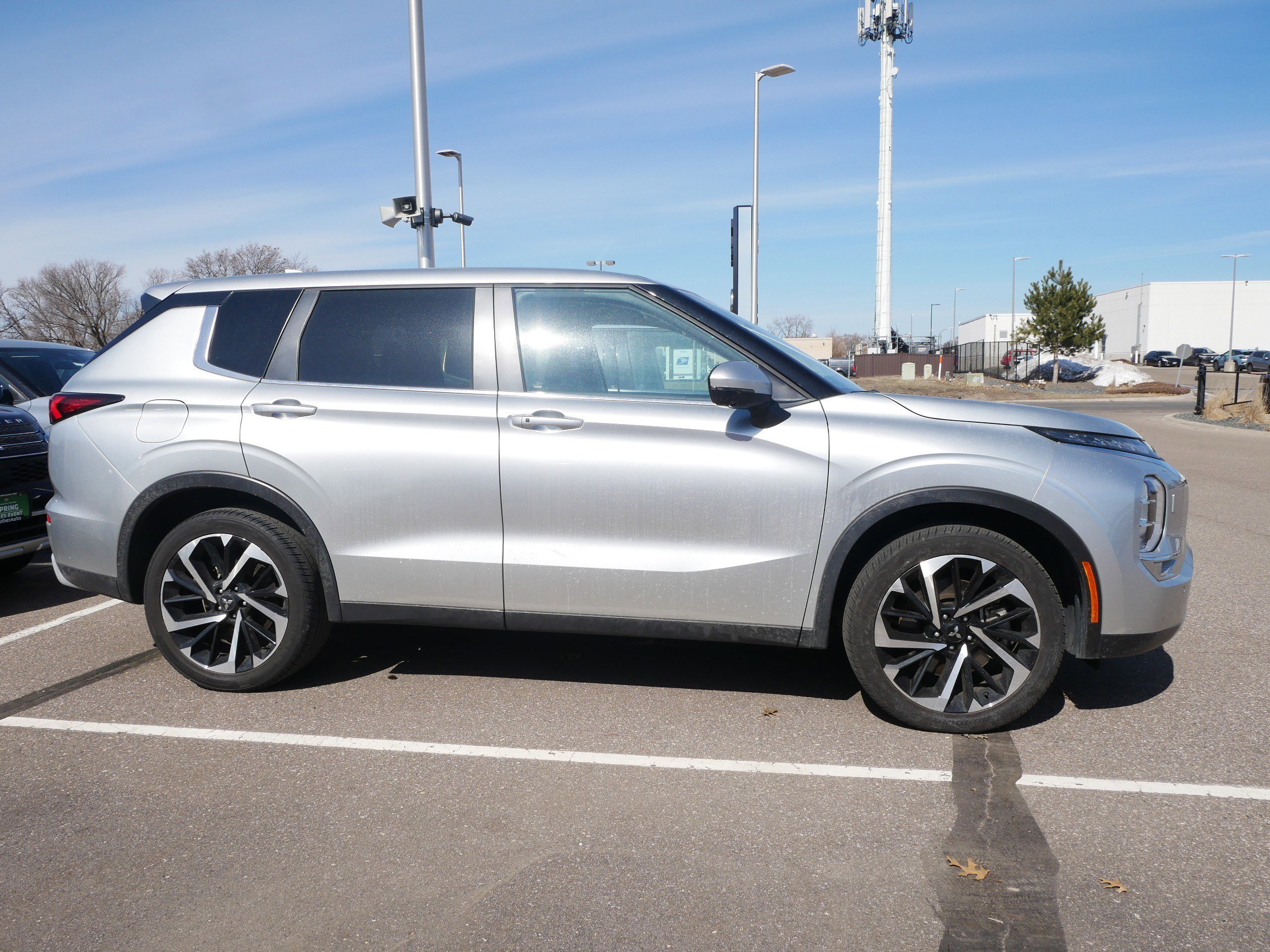 Used 2024 Mitsubishi Outlander SE AWD/4WD image 3