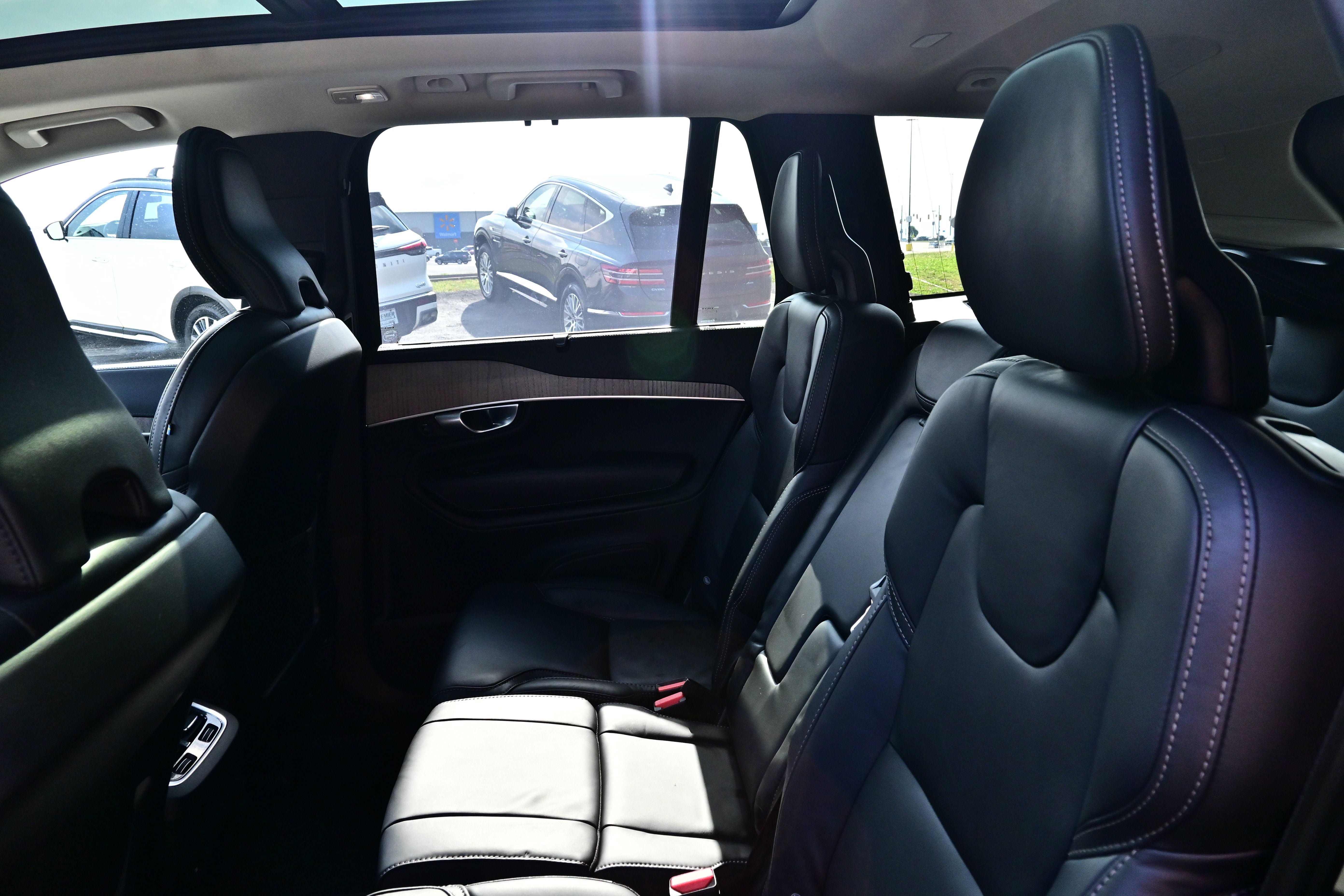 Used 2024 Volvo XC90 B6 Ultimate w/ Protection Package Premier AWD/4WD image 11