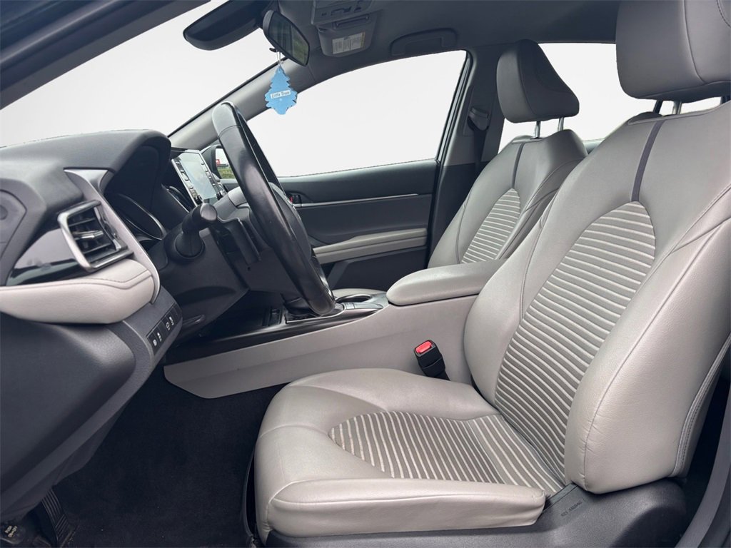 Used 2022 Toyota Camry SE image 11