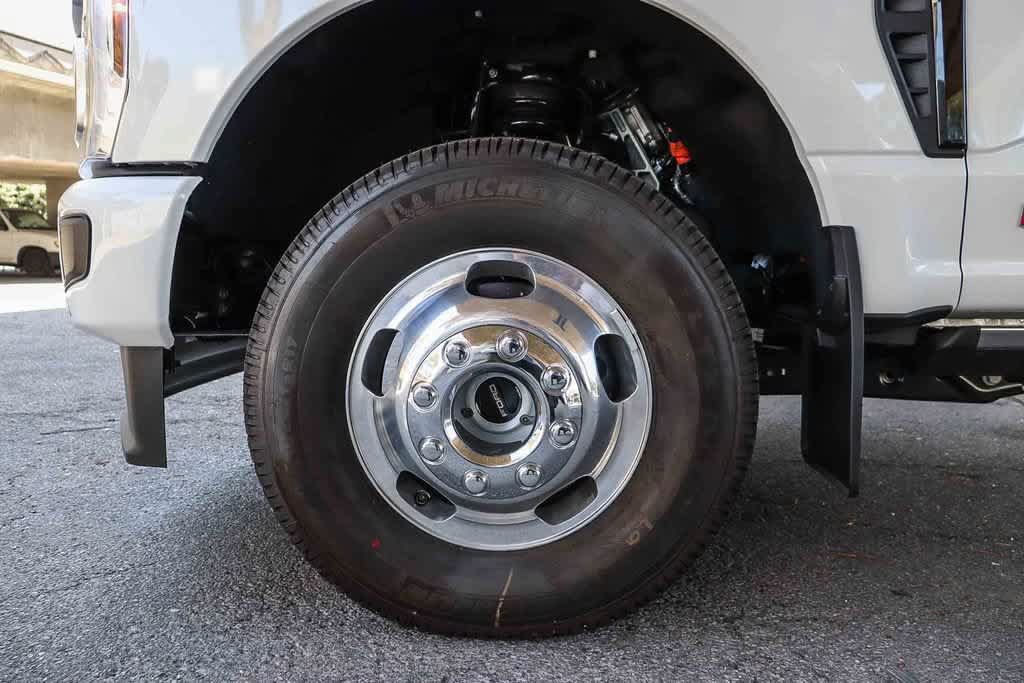 New 2026 Ford F350 Platinum AWD/4WD image 11