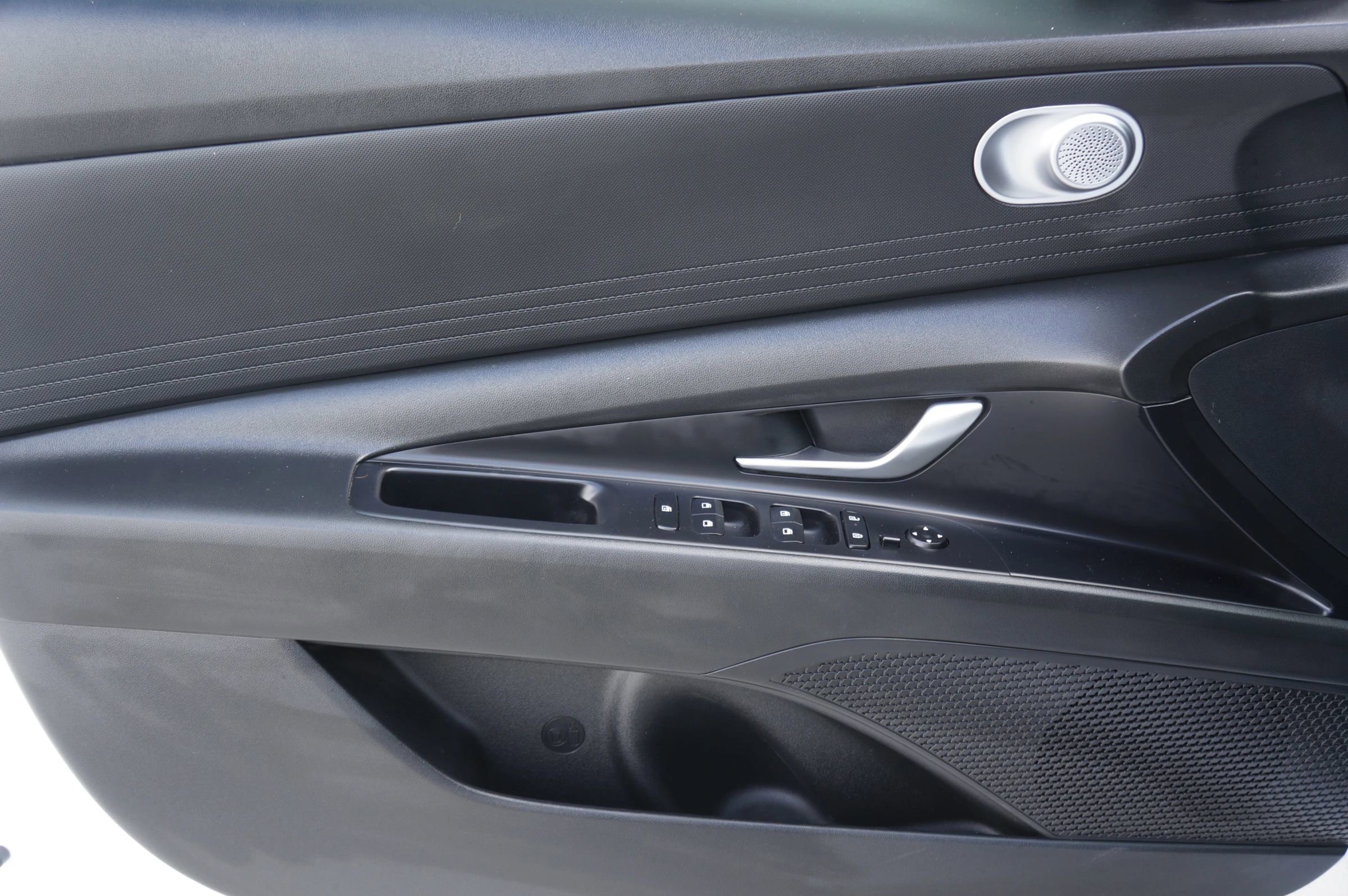 Used 2024 Hyundai Elantra SE image 23