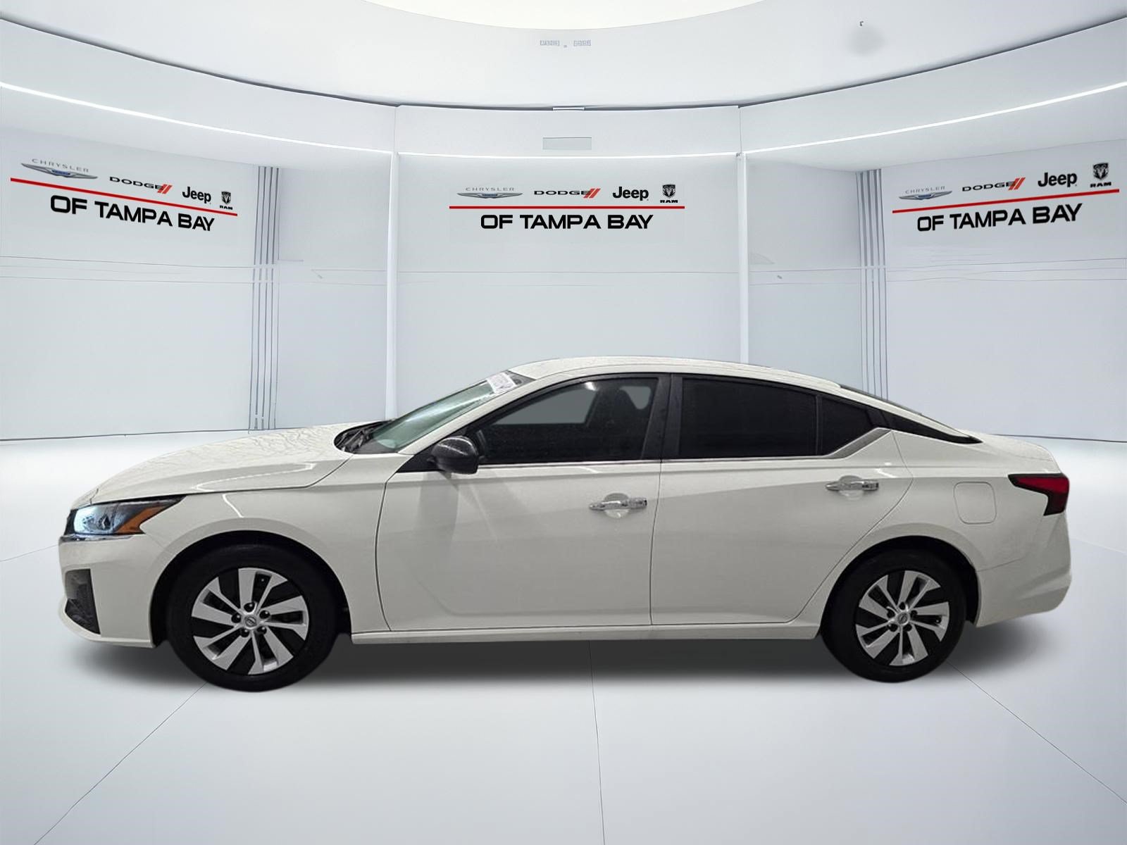 Used 2025 Nissan Altima 2.5 S FWD image 3