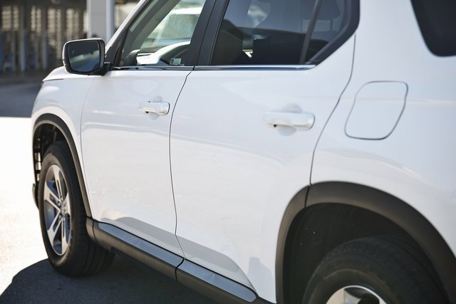 Used 2025 Honda Pilot EX-L image 6