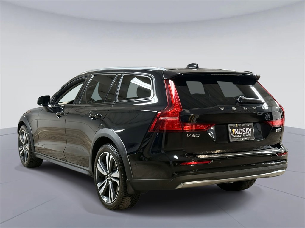 Used 2023 Volvo V60 B5 Cross Country Plus w/ Climate Package image 12