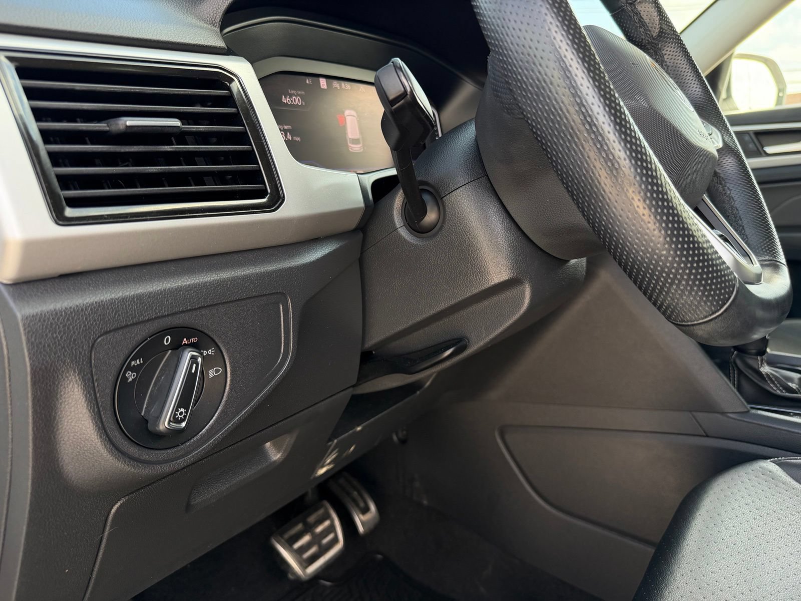 Used 2022 Volkswagen Atlas SEL R-Line AWD/4WD image 23