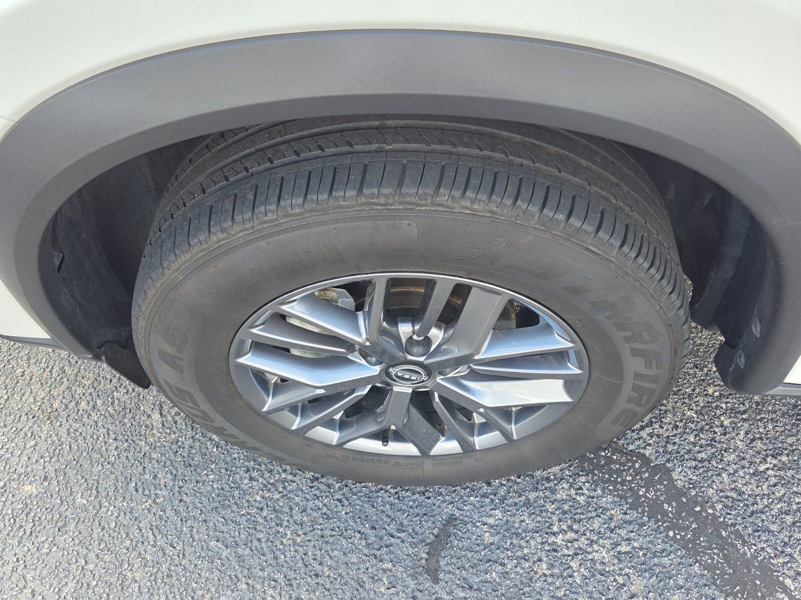 Used 2024 Nissan Rogue S image 17