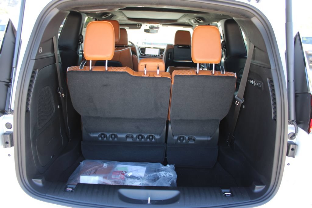 New 2026 Chrysler Pacifica Pinnacle image 10