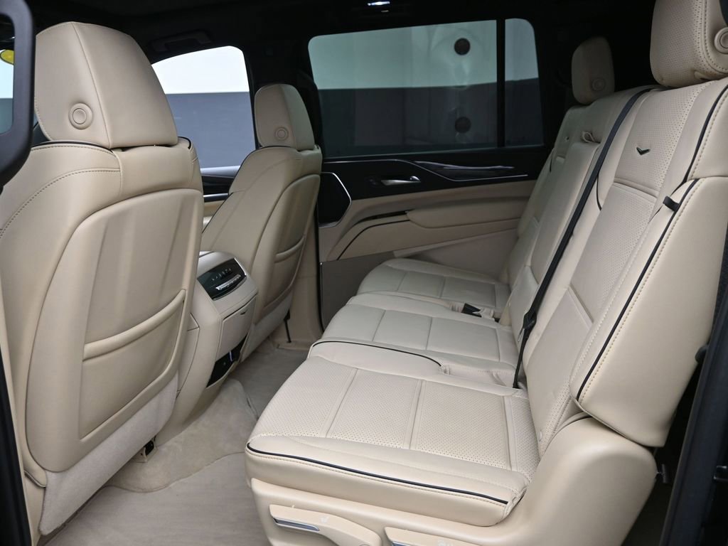 Used 2022 Cadillac Escalade ESV Premium Luxury image 18