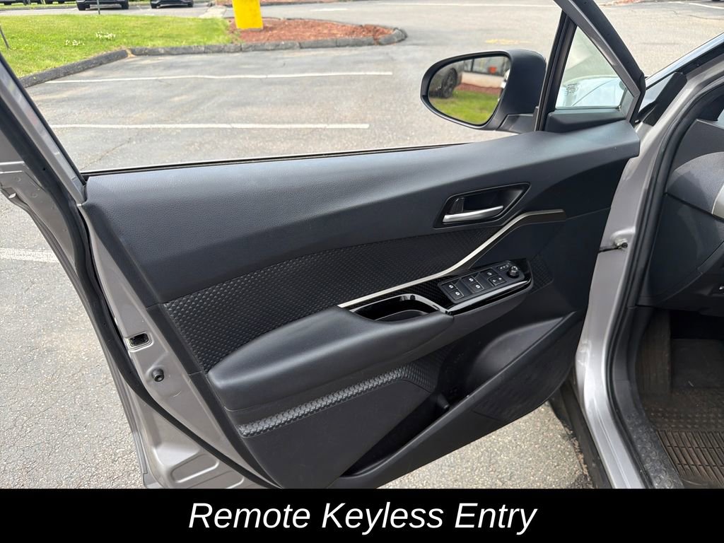 Used 2019 Toyota C-HR XLE FWD image 11