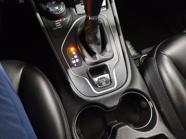 Used 2019 Jeep Cherokee Latitude Plus w/ Comfort/Convenience Group image 24