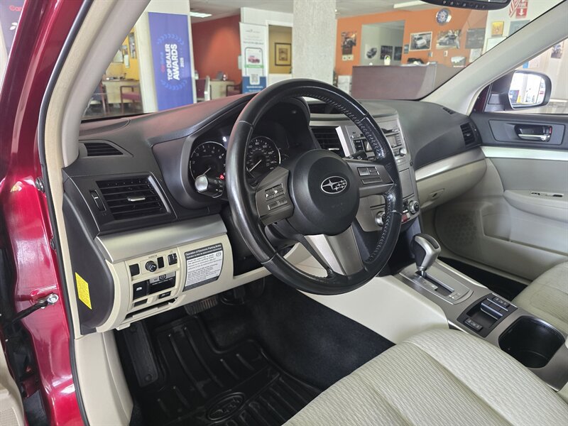 Used 2011 Subaru Outback 2.5i Premium AWD/4WD image 8
