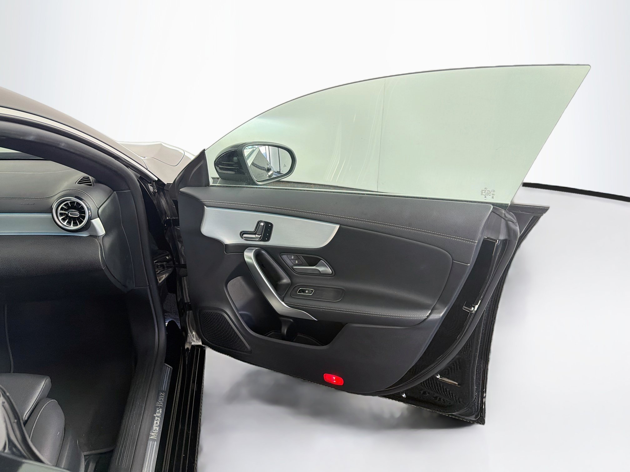 Used 2025 Mercedes-Benz CLA 250 image 33