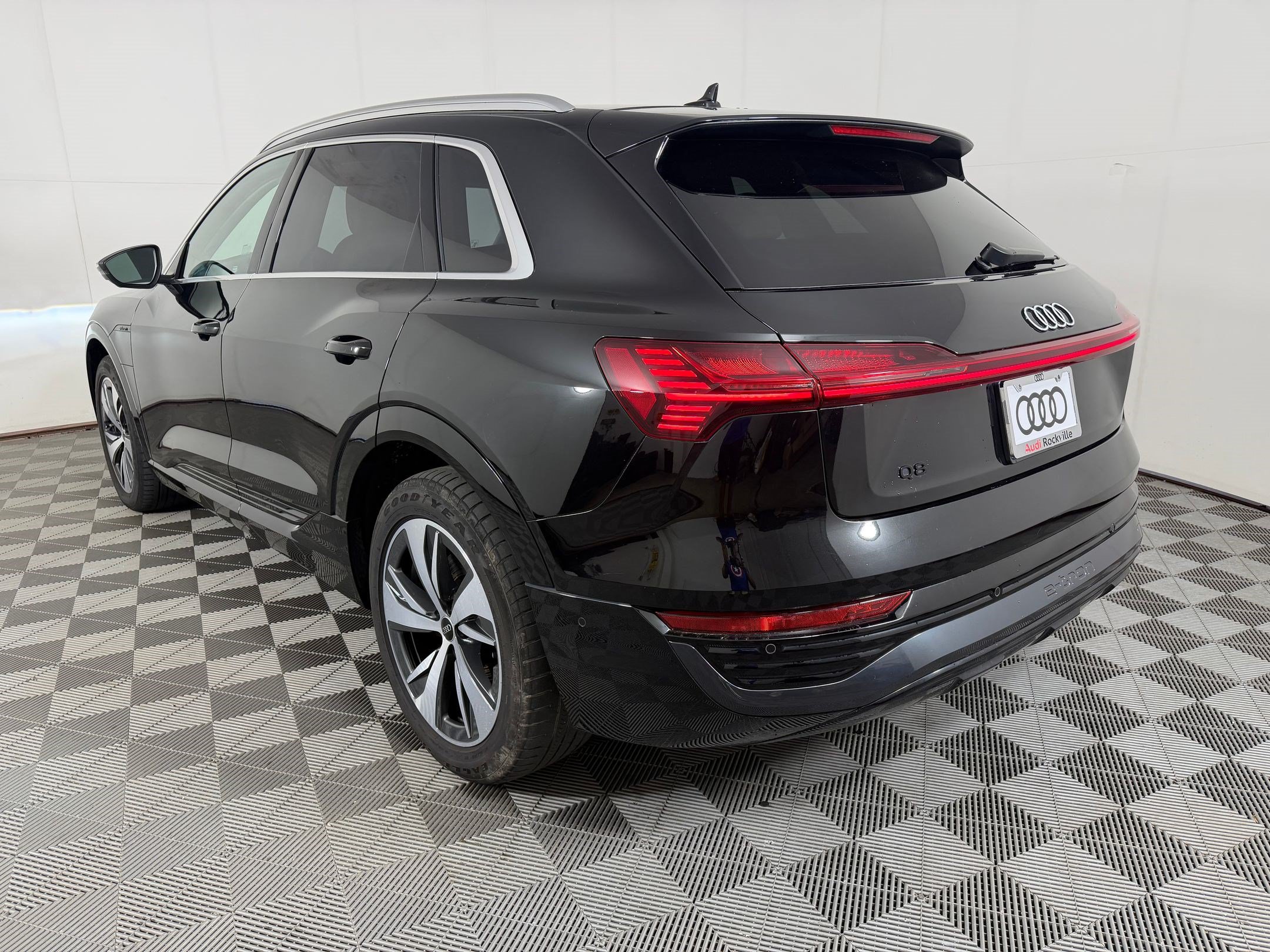 Certified 2024 Audi Q8 e-tron Premium Plus w/ Premium Plus Package AWD/4WD image 3