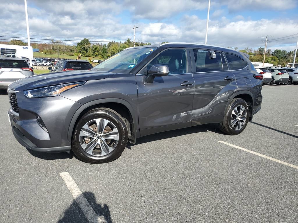 Used 2024 Toyota Highlander XLE