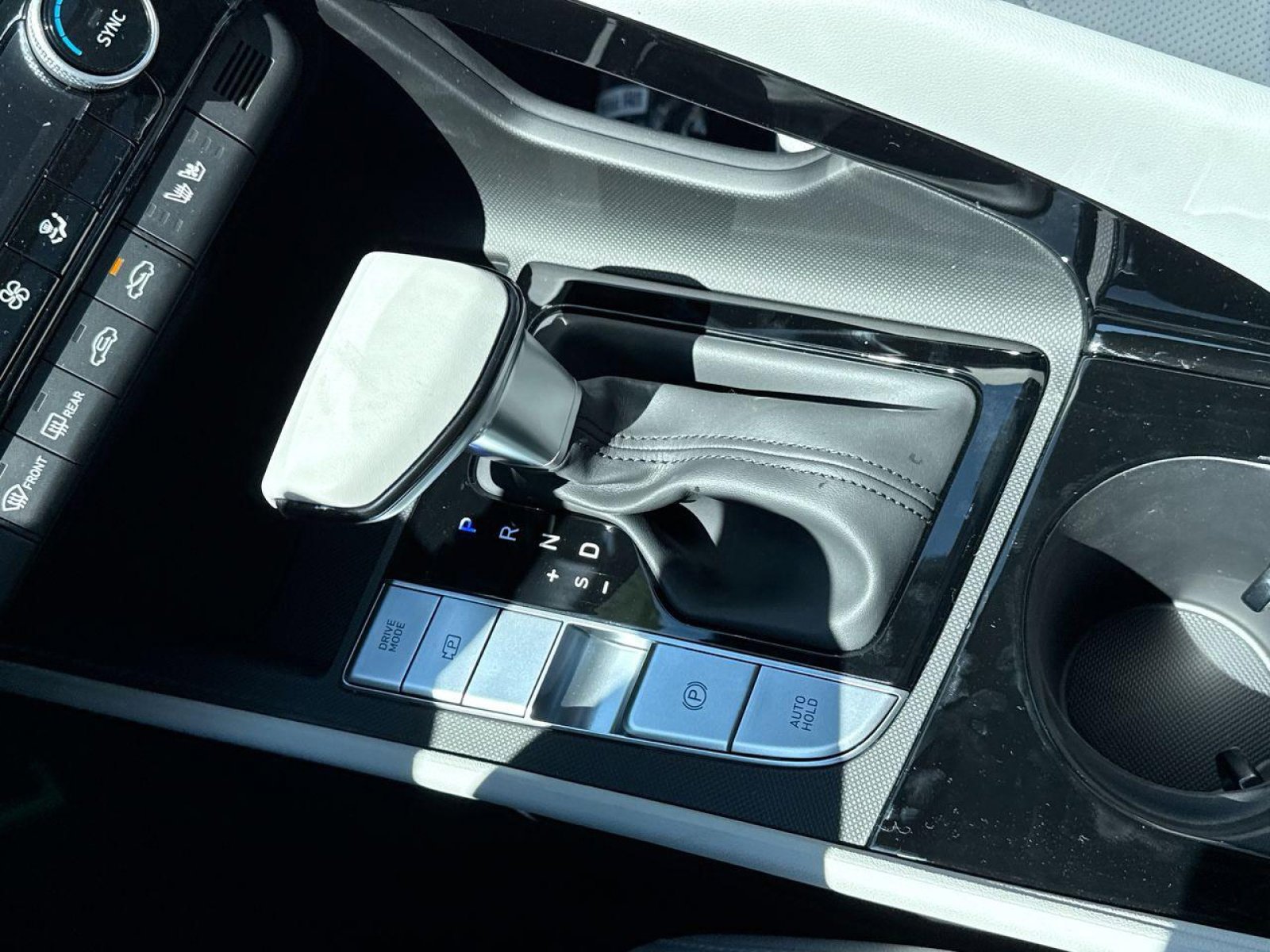 New 2025 Hyundai Elantra Limited image 22