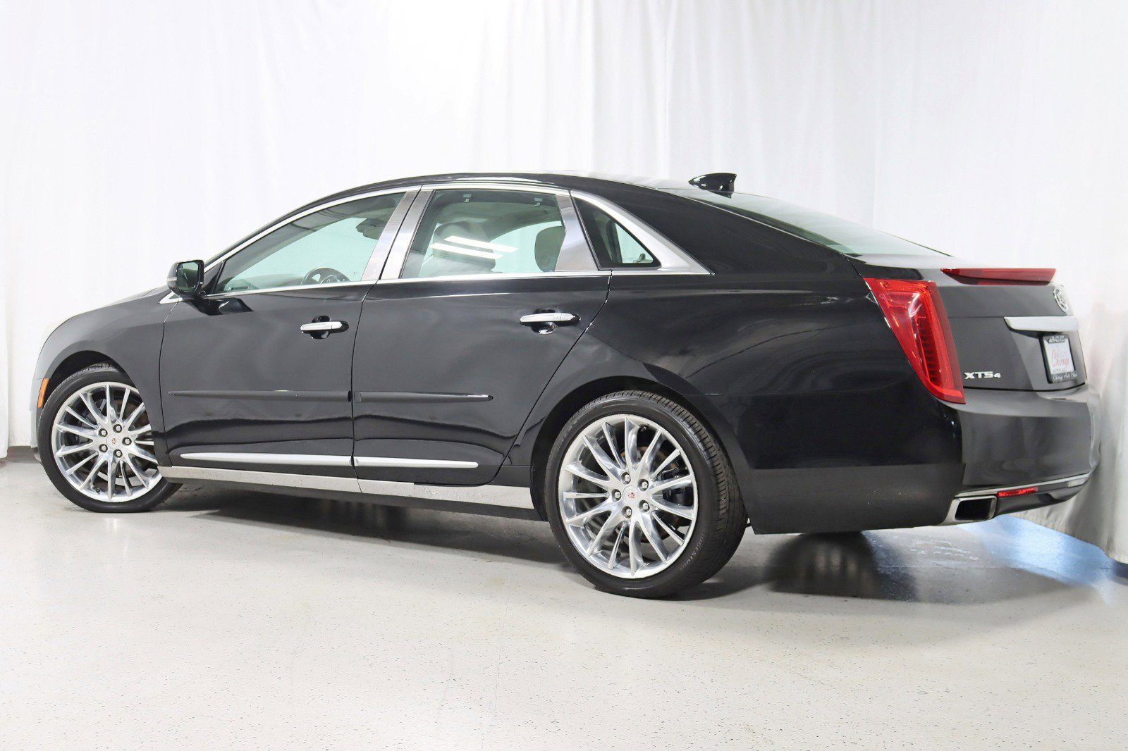 Used 2015 Cadillac XTS Platinum image 9