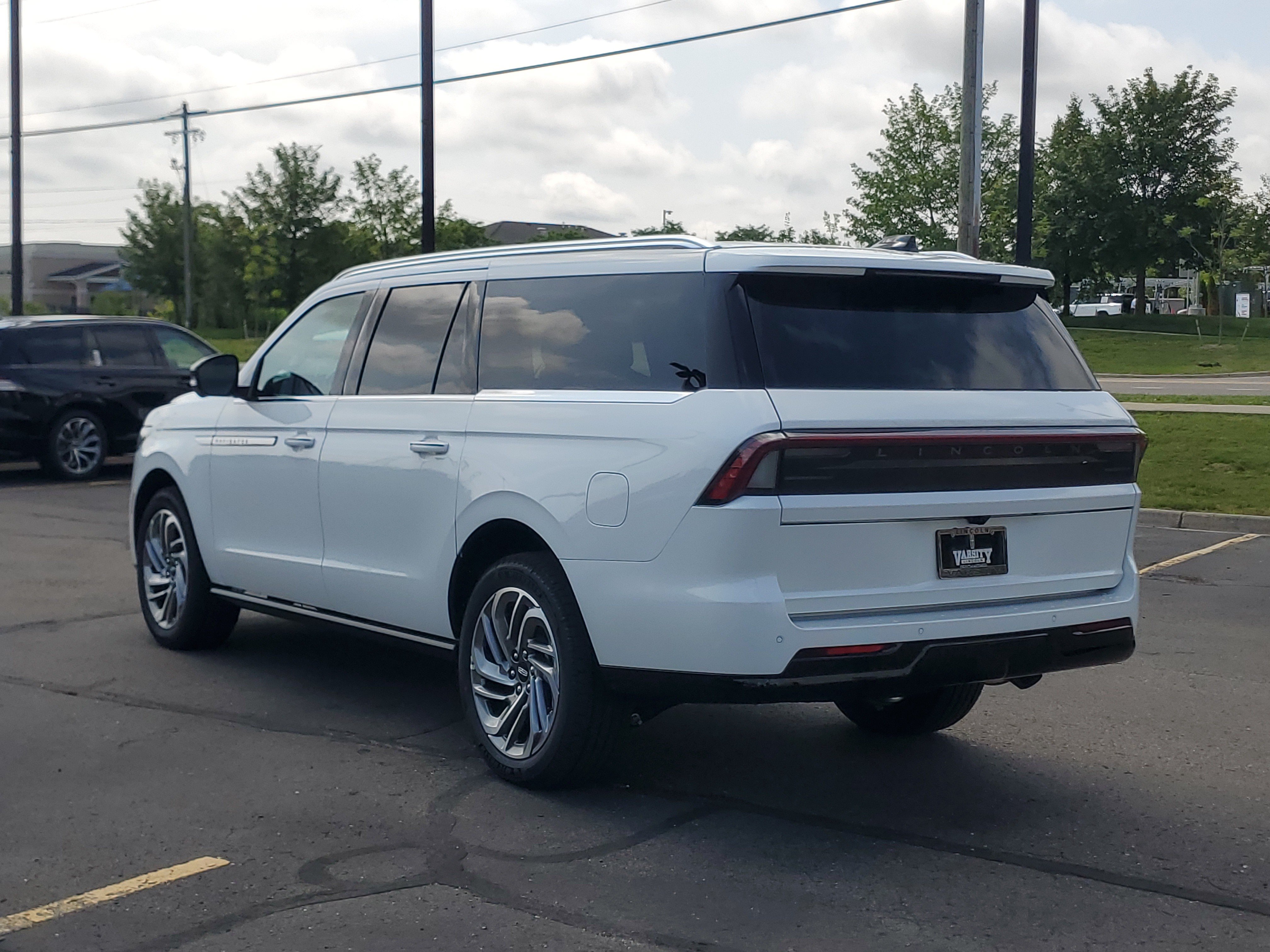 New 2027 Lincoln Navigator L Reserve AWD/4WD image 3