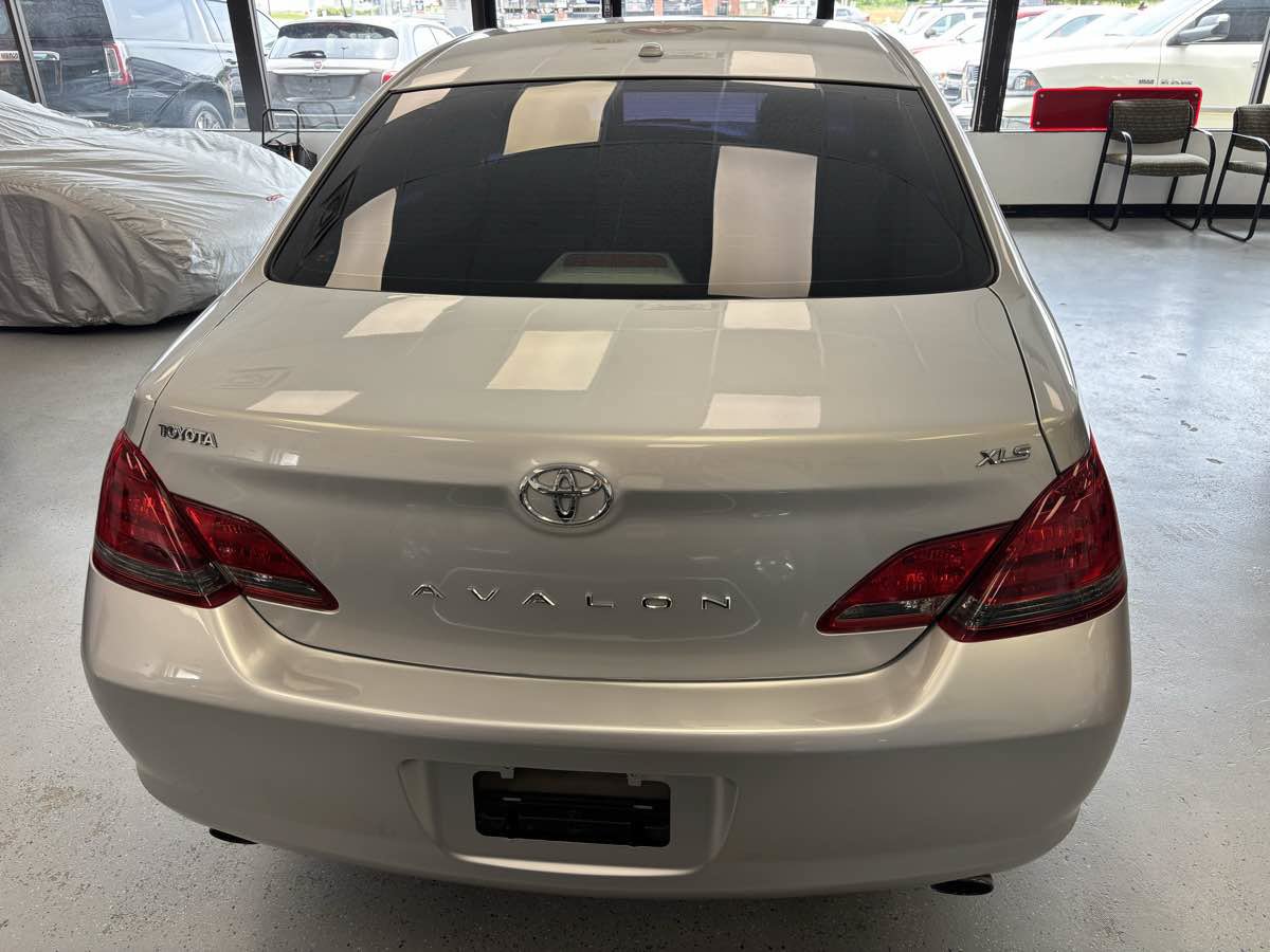 Used 2009 Toyota Avalon XLS FWD image 11
