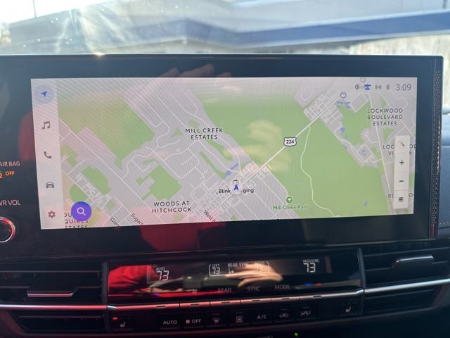 Used 2025 Toyota Sienna XLE Woodland Edition image 11