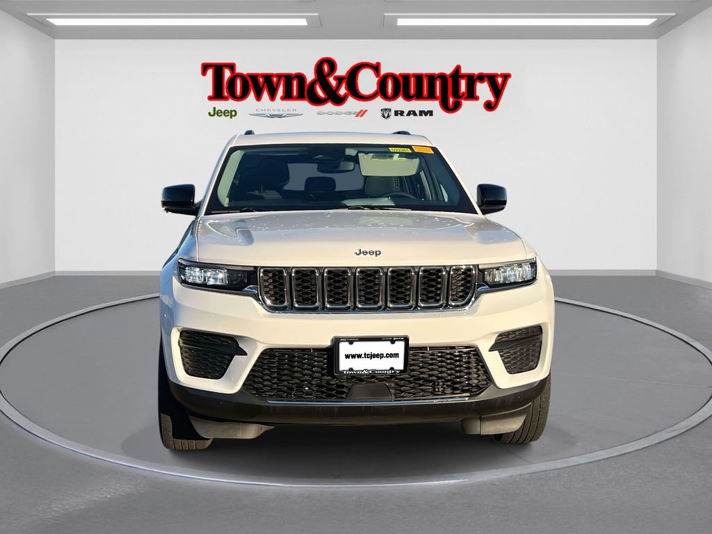 Certified 2023 Jeep Grand Cherokee Laredo w/ Luxury Tech Group I image 2