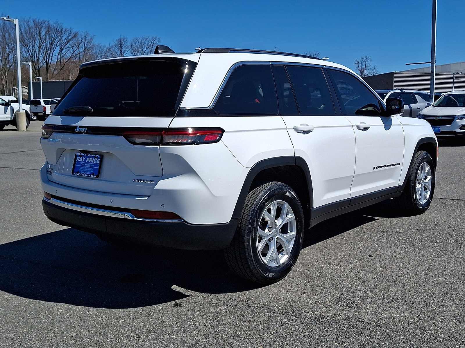 Used 2023 Jeep Grand Cherokee Limited AWD/4WD image 6