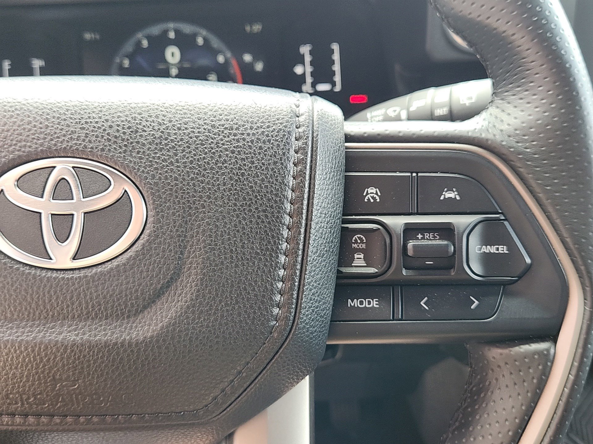 Certified 2025 Toyota 4Runner SR5 AWD/4WD image 17